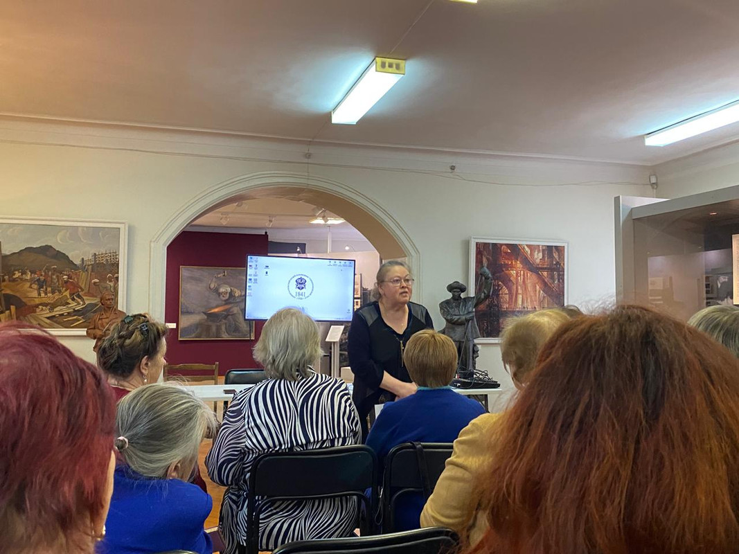 Куратор клуба Т.В. Смирнова объявляет о начале заседания